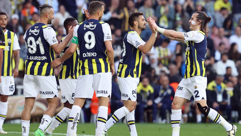 Fenerbahçe'de ilk transfer bitiyor! Eski takımının oyuncusuna göz dikti