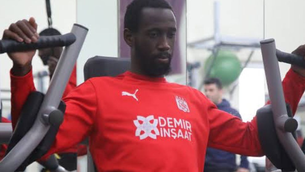 Sivasspor'da Samba Camara ameliyat oldu