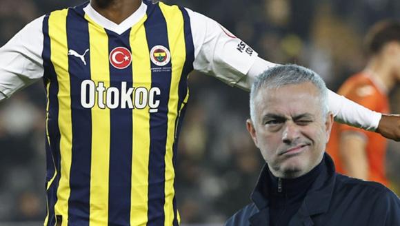 Fenerbahçeli yıldız forvetin geleceği merak ediliyordu: Mourinho'dan karar çıktı!