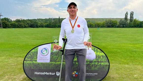 Milli golfçü Mehmet Kazan, Almanya'da şampiyon oldu!