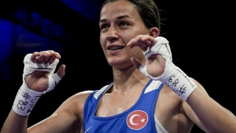 Milli boksör Hatice Akbaş Paris 2024'te çeyrek finalde!