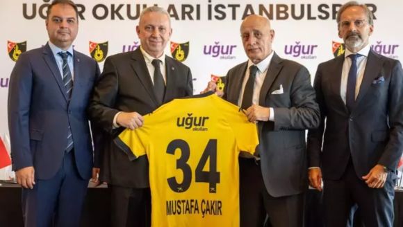 İstanbulspor, Uğur Okulları'yla sponsorluk anlaşması gerçekleştirdi