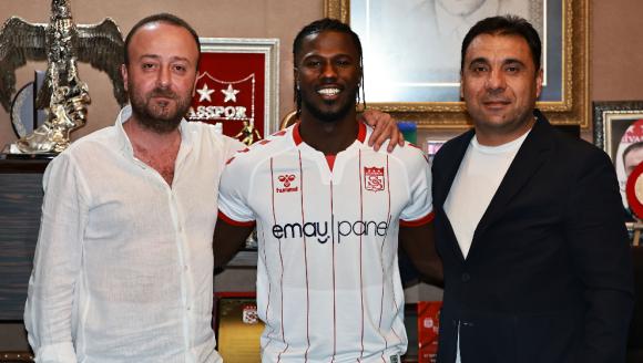 Sivasspor Keita Balde transferini gece 02:15'te açıkladı