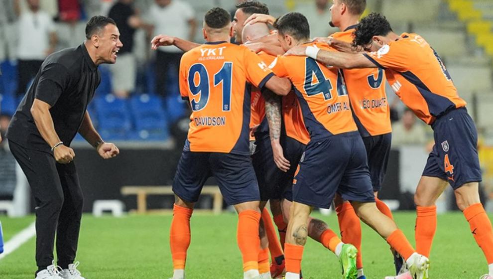 Başakşehir 6 gollü maçı son dakikalarda kazandı