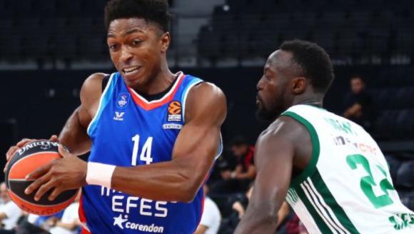 Anadolu Efes Yunan rakibi Panathinaikos'u tek çeyrekte geçti