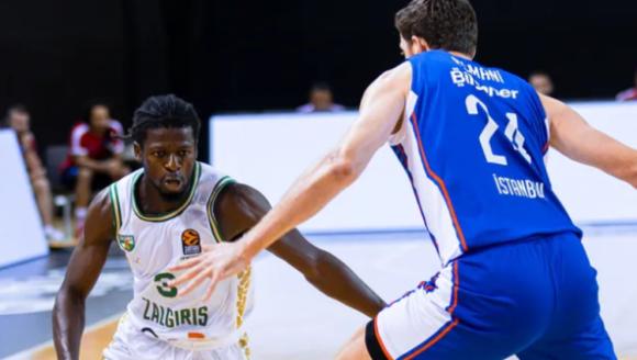 Efes Zalgiris'i son çeyrekte geçti