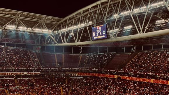 Galatasaray ikinci yarı şoka uğradı! 3-0 galipken berabere kaldı