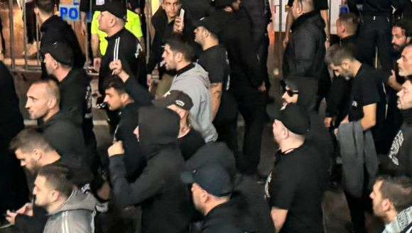 PAOK taraftarı stadyuma geldi... 40 otobüs ile giriş yaptılar