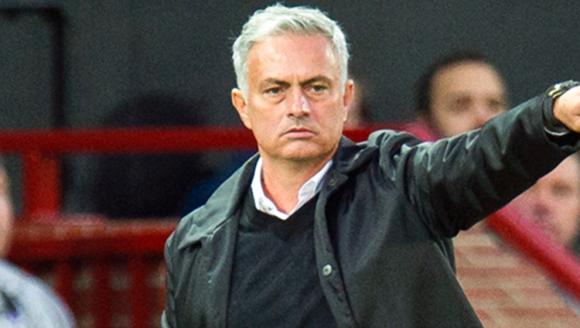 Jose Mourinho'dan maç sonu hakem tepkisi! "Bazı takımlar için faul oluyor ama bizim için olmadı"