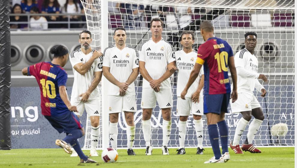 Barcelona ve Real Madrid'in efsaneleri Katar'da sahaya çıktı! Ronaldinho show yaptı...İşte maçın geniş özeti