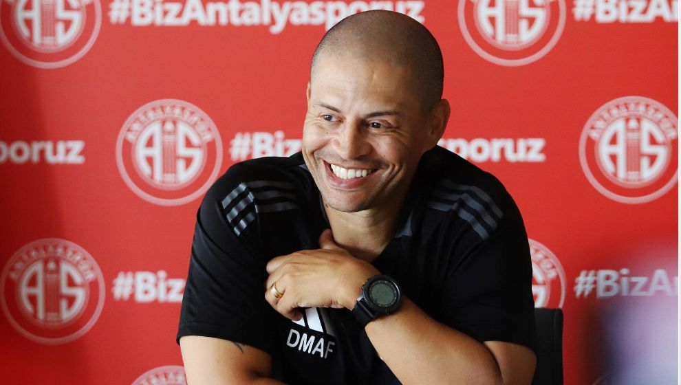 Alex de Souza'dan Antalyaspor itirafı: 'Sadece ilk hafta maaş aldık'