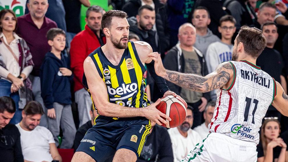 Fenerbahçe'den önemli galibiyet! Karşıyaka Basketbol, ilk iç saha yenilgisini aldı