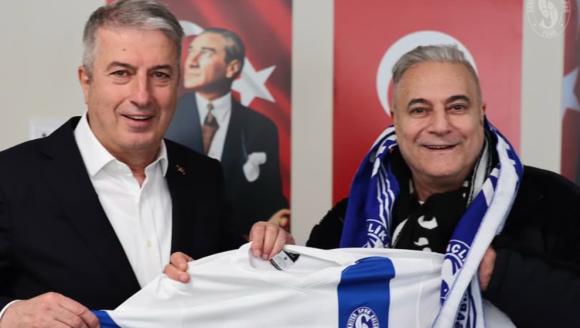 Sarıyerspor başkanından Mehmet Ali Erbil'e sürpriz hediye