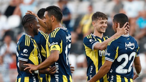 Fenerbahçe'den gergin hazırlık! Saha karıştı...İlk galibiyet geldi