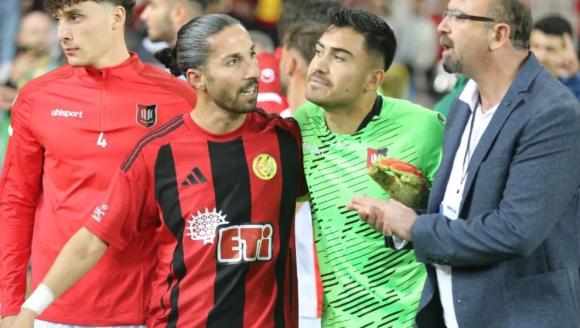 Eskişehirspor-Uşakspor maçından sonra ortalık savaş alanına döndü!