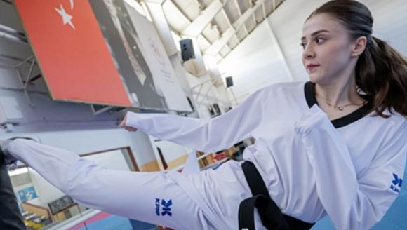 Milli tekvandocu Merve Dinçel Kavurat dünya şampiyonu!