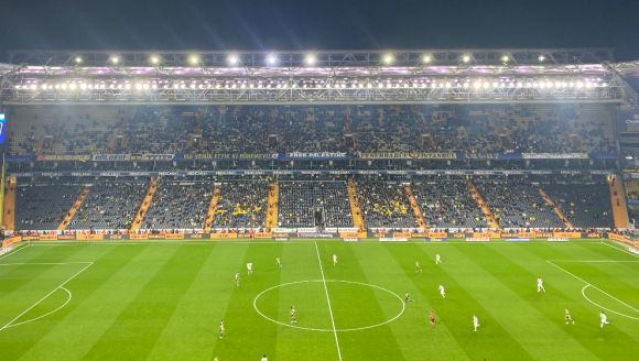 Fenerbahçe taraftarı takımına sırtını döndü! Gaziantep FK maçında tribünler boş kaldı