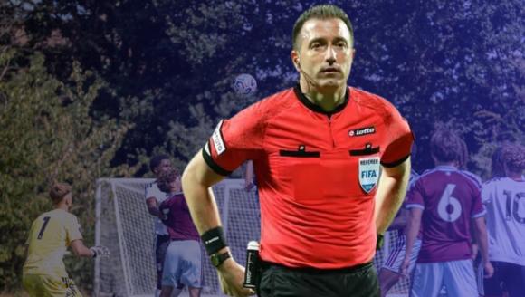 Hüseyin Göcek İngiltere'de hakemliğe geri döndü: Fulham ile Aston Villa arasındaki maçı yönetti